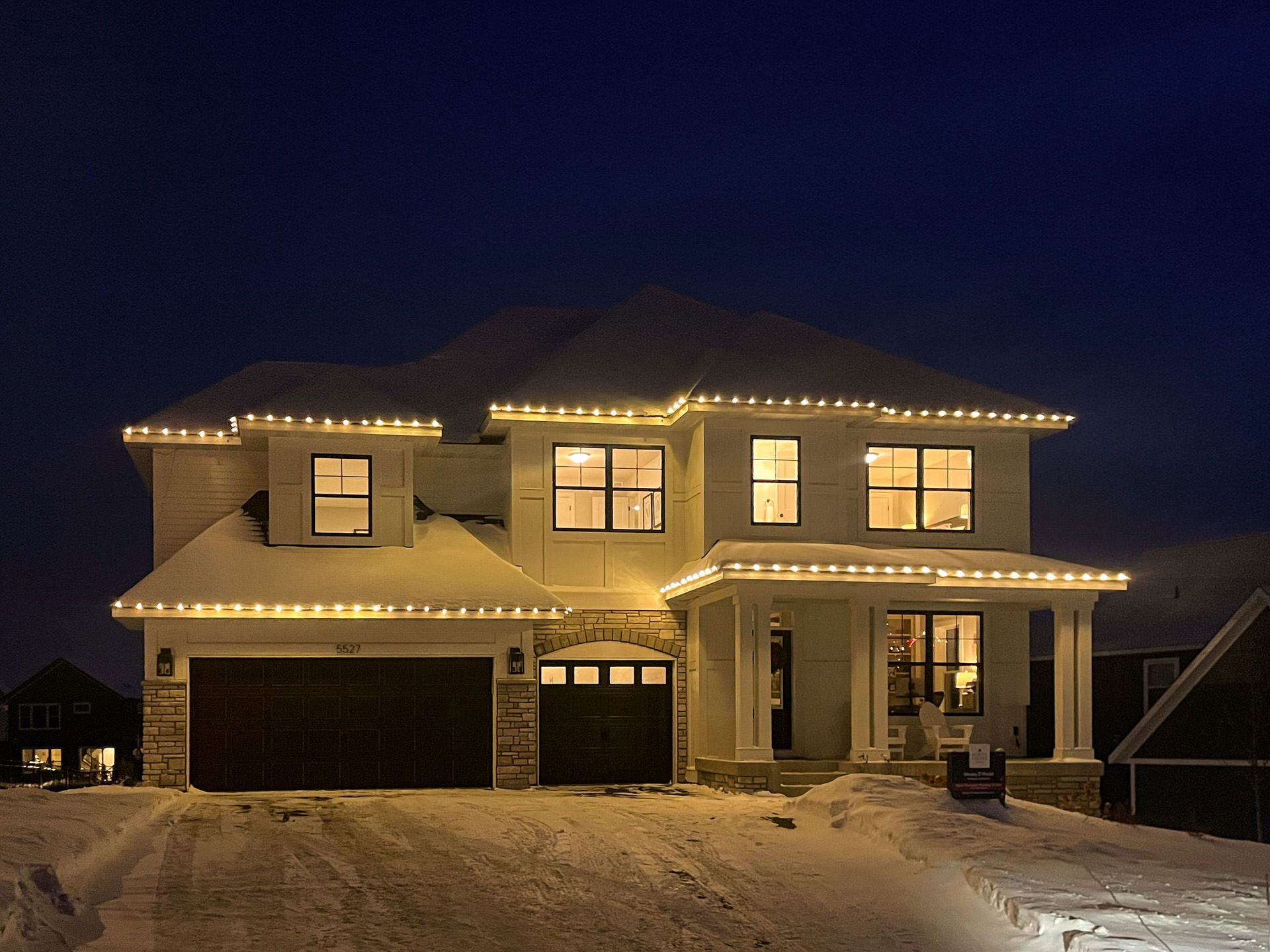 Wesley in Huntersbrook Victoria holiday lights on house rooflines.
