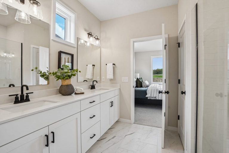 RM01006005 – Kendall R – 11549 202nd Street W 33